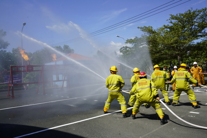 Các cuộc thi về an toàn, phòng chống cháy nổ luôn tiếp thêm động lực rèn luyện cho lực lượng ứng cứu nhanh tại chỗ.