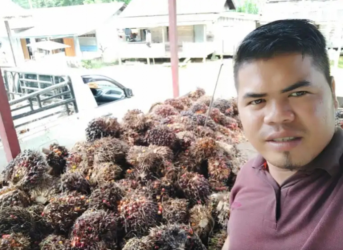 Albertus Wawan says the ban on palm oil exports is damaging farmers’ livelihoods. Photo: Aisyah Llewellyn