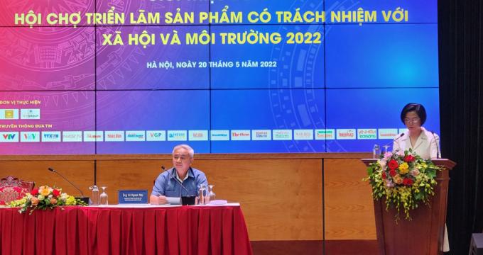 Mrs. Vi Thanh Hoai, Deputy Director of the Department of Traditional Culture, Ministry of Culture, Sports and Tourism, spoke at the meeting.