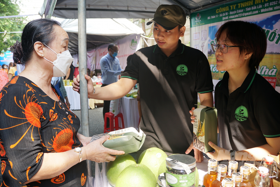 Gạo đen Briêt 100% hữu cơ được trồng ở vùng Ea Súp (Đăk Lăk). Ảnh: Nguyễn Thủy.