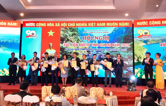 Gia Lai People's Committee gave investment policy decisions for 17 projects with a total investment of VND 15,000 billion at the 'Gia Lai Investment Promotion Conference 2022'.