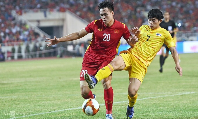 U23 Việt Nam và U23 Thái Lan tạo ra một trận đấu hấp dẫn. Ảnh: Giang Huy/VnExpress.