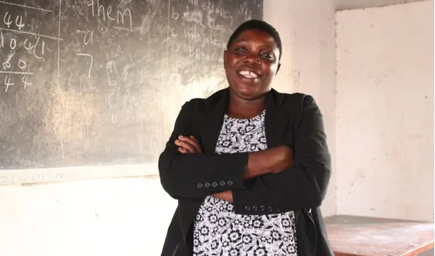 Bà Nellie Kumambala, giáo viên tiểu học ở Malawi, cho biết giá dầu ăn đã tăng gần gấp ba lần chỉ trong vòng một tháng. Ảnh: Oxfam