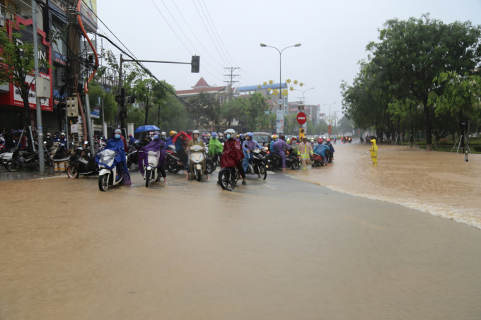 Điểm ngập úng nặng nhất trên Quốc lộ 2A đoạn đi qua địa bàn thành phố Vĩnh Yên.