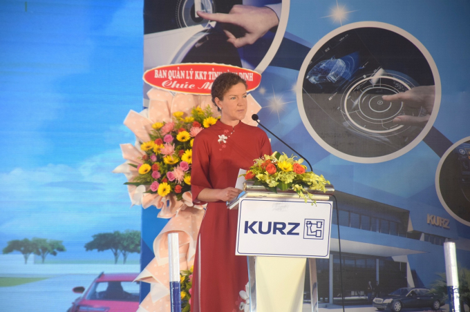 TS Cosima Von Salis, Tổng Giám đốc KURZ Việt Nam phát biểu tại lễ khởi công. Ảnh: V.Đ.T.