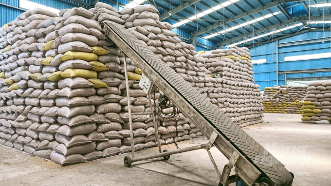 Kho lưu trữ lúa được Dự án VnSAT đầu tư cho HTX Nhân Lợi, xã Thạnh Lộc, huyện Vĩnh Thạnh. Ảnh: Kim Anh.