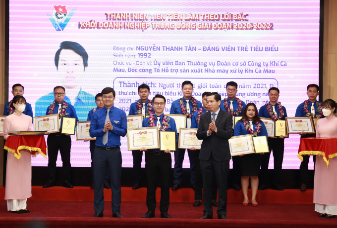Kỹ sư Nguyễn Thanh Tân, Công ty Khí Cà Mau, được tuyên dương 'Lao động trẻ tiêu biểu'.