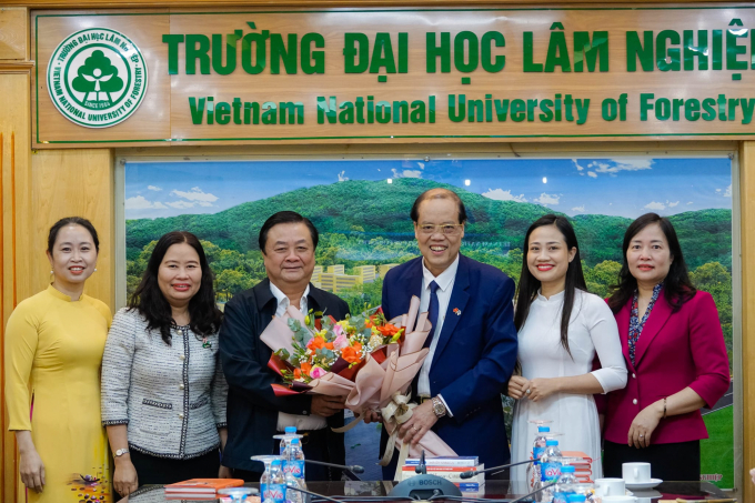 Minister of Agriculture and Rural Development Le Minh Hoan visiting Vietnam National University of Forestry in April 2022.