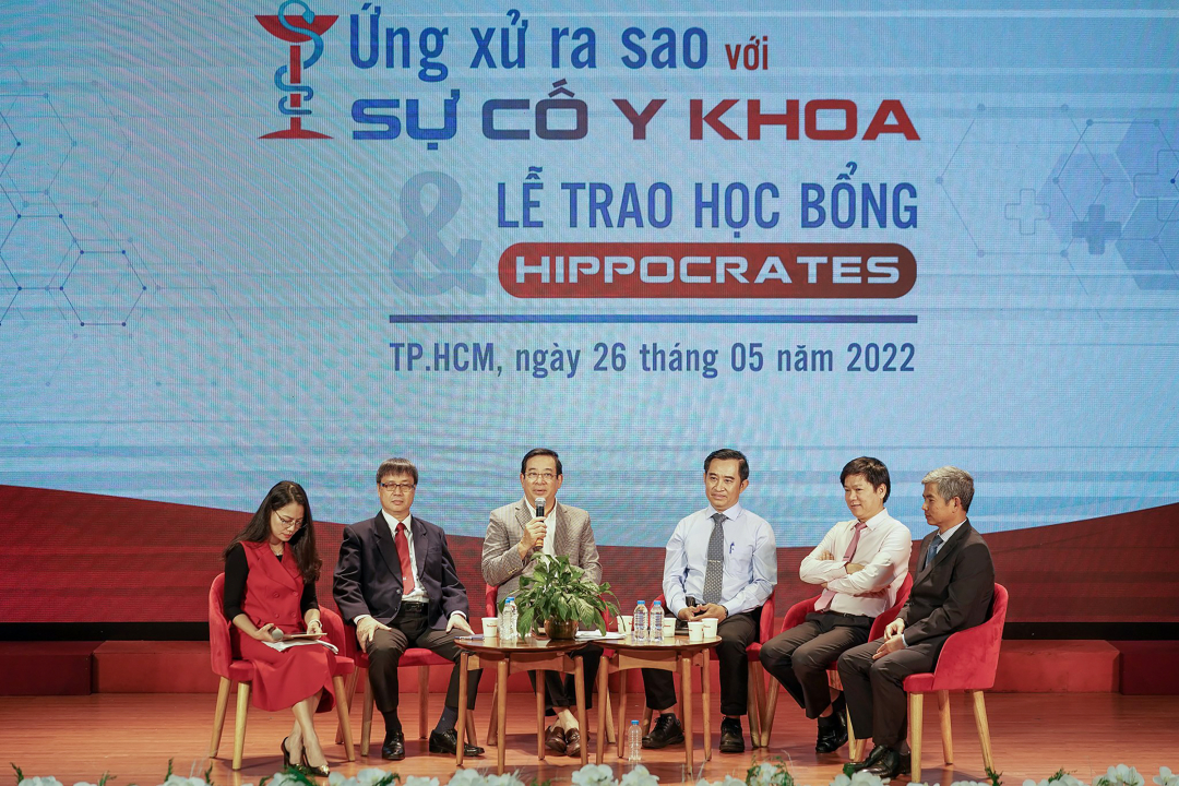 Buổi hội thảo 'Ứng xử ra sao với sự cố y khoa'. Ảnh: Phạm Nguyễn.