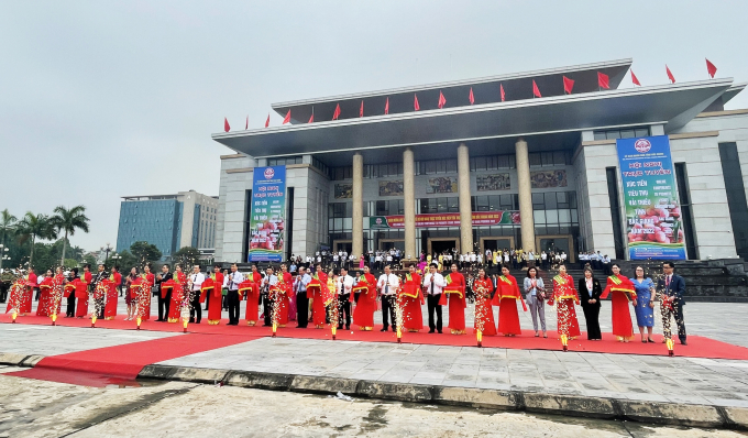 Lễ cắt băng khởi hành đoàn xe vận chuyển vải thiều Bắc Giang năm 2022.
