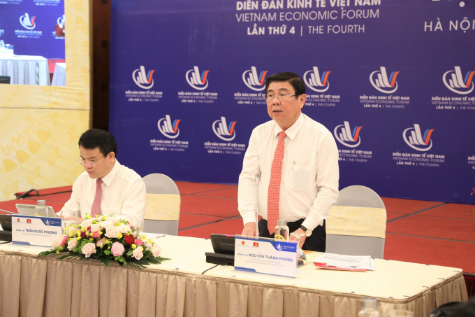  Ông Nguyễn Thành Phong - Phó Trưởng ban Kinh tế Trung ương, Trưởng ban tổ chức Diễn đàn Kinh tế Việt Nam phát biểu tại buổi họp báo.