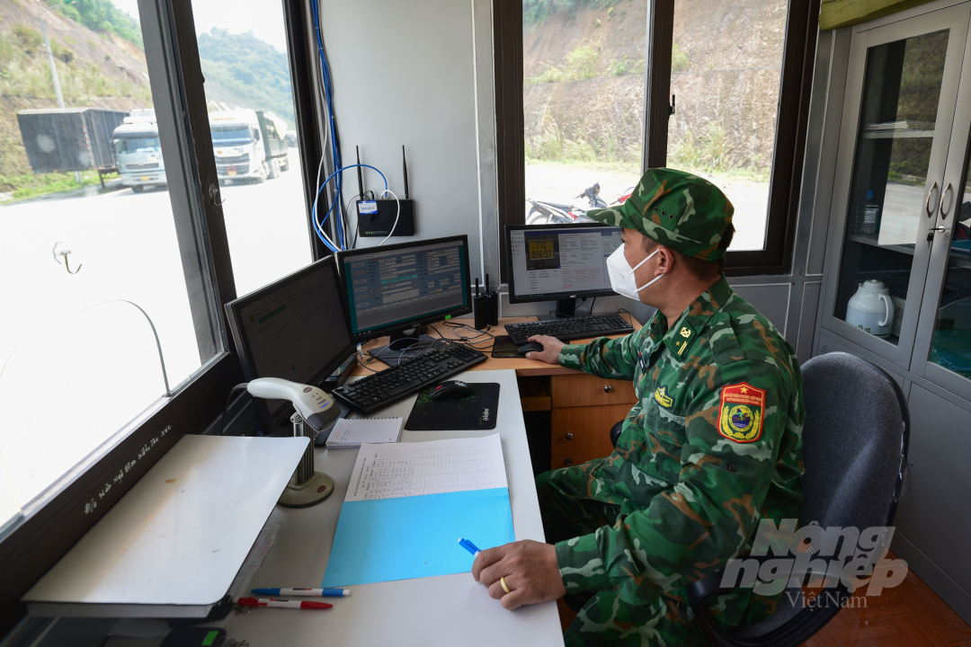 Hàng loạt đơn vị sẽ phải cùng phối hợp để đảm bảo thực hiện nghiêm và hiệu quả phương án 'Vùng xanh' tại khu vực cửa khẩu của Lạng Sơn. Ảnh: Tùng Đinh.