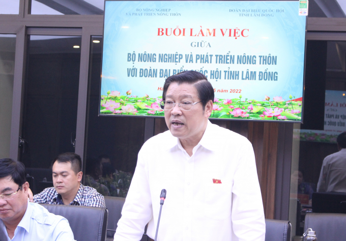 Mr. Phan Dinh Trac, Politburo member, Secretary of Central Party Committee, Head of the Central Committee for Internal Affairs speaking at the meeting. Photo: Trung Quan.