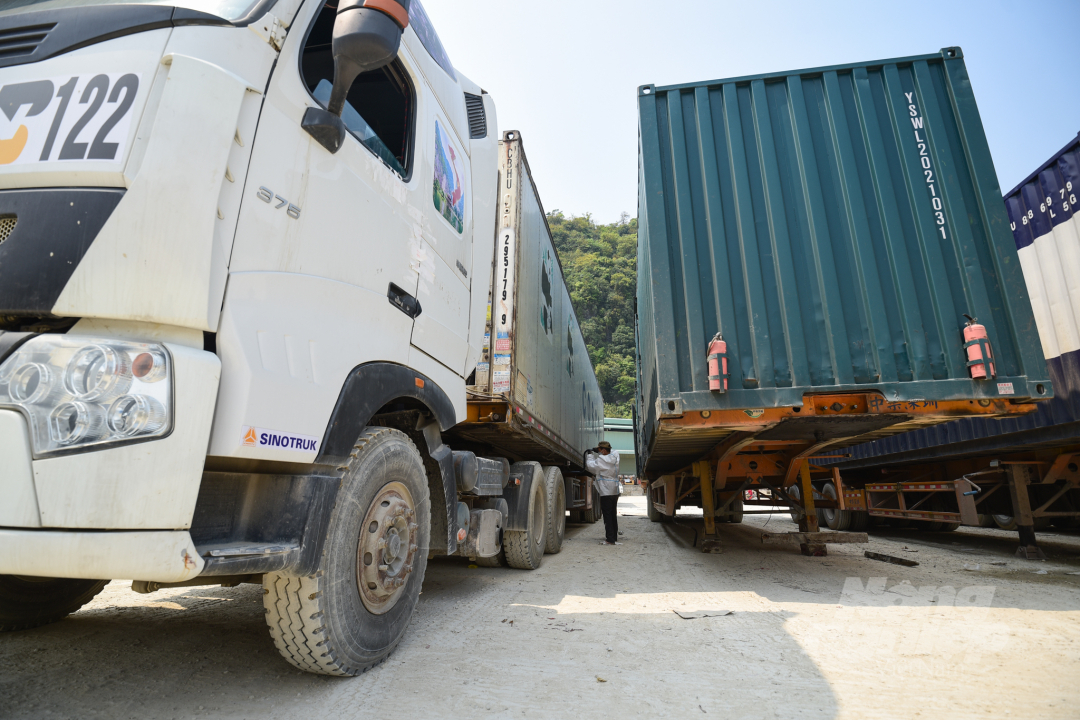 Phương án 'cắt container' và ứng dụng nền tảng Cửa khẩu số giúp năng lực thông quan ở Lạng Sơn được cải thiện. Ảnh: Tùng Đinh.