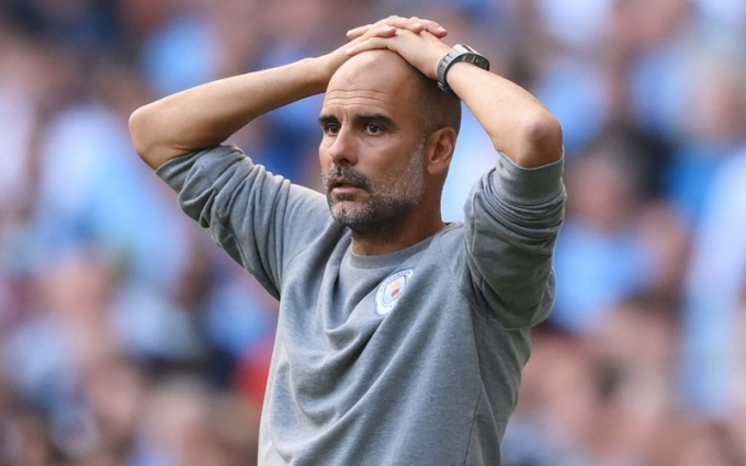 Pep Guardiola sắp rời Man City. Ảnh: Express.