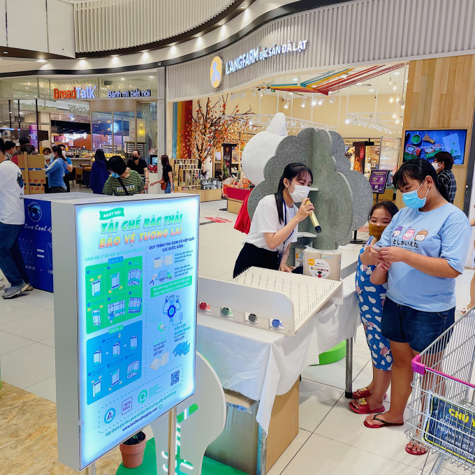 Ngày hội Tái chế rác thải - Bảo vệ tương lai được diễn ra từ ngày 285 đến ngày 56 tại các trung tâm thương mại Aeon Mall Tân Phú, Aeon Mall Bình Tân và Aeon Mall Bình Dương nhằm hưởng ứng Ngày Môi trường thế giới.