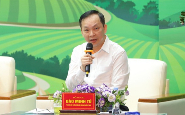 Ông Đào Minh Tú giải đáp những thắc mắc của nông dân