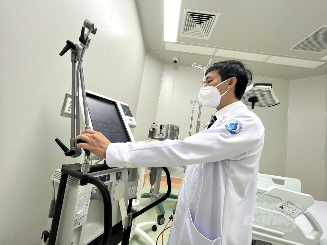 Trung tâm Hồi sức cấp cứu Bệnh viện Nhi đồng 1 với trang thiết bị hiện đại để cứu sống các bệnh nhi nguy kịch tại khu vực phía Nam. Ảnh: Nguyễn Thủy.