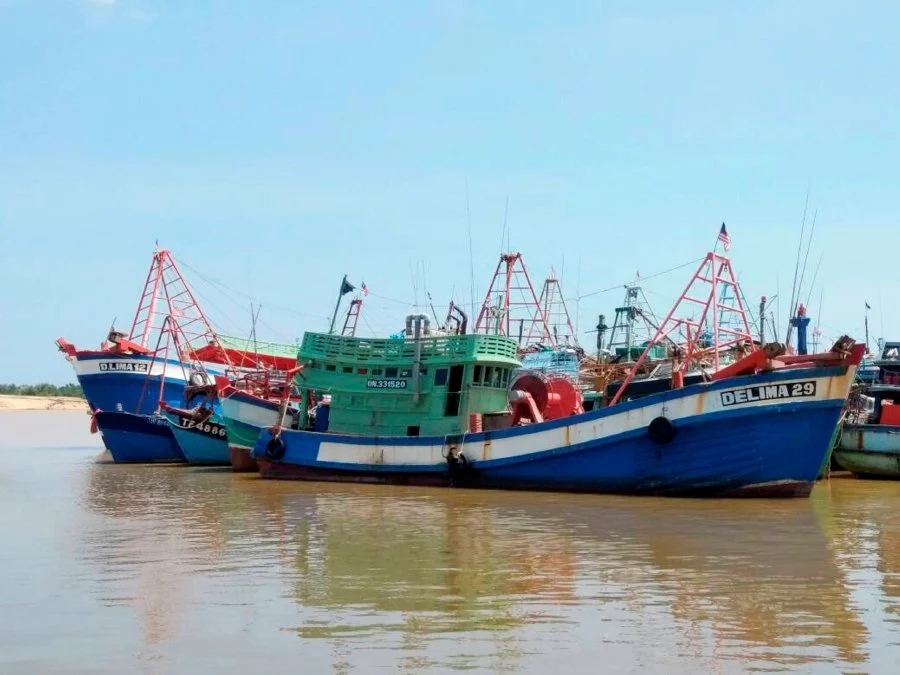 Tàu cá Việt Nam bị bắt giữ tại vùng biển của Malaysia. Ảnh: Strait Times.