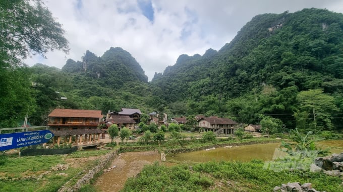 Toàn cảnh làng đá cổ Khuổi Ky, xã Đàm Thủy, huyện Trùng Khánh. Ảnh: Công Hải.