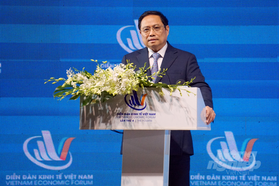 Thủ tướng Chính phủ Phạm Minh Chính phát biểu chỉ đạo tại Diễn đàn Kinh tế Việt Nam lần thứ 4 diễn ra tại TP.HCM ngày 5/6. Ảnh: Nguyễn Thủy.