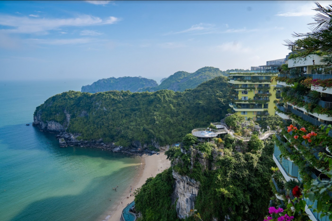 Flamingo Cat Ba Resorts cùng vịnh Lan Hạ xinh đẹp nâng tầm tiêu chuẩn sống Resort Home. Ảnh: Vũ Tú.