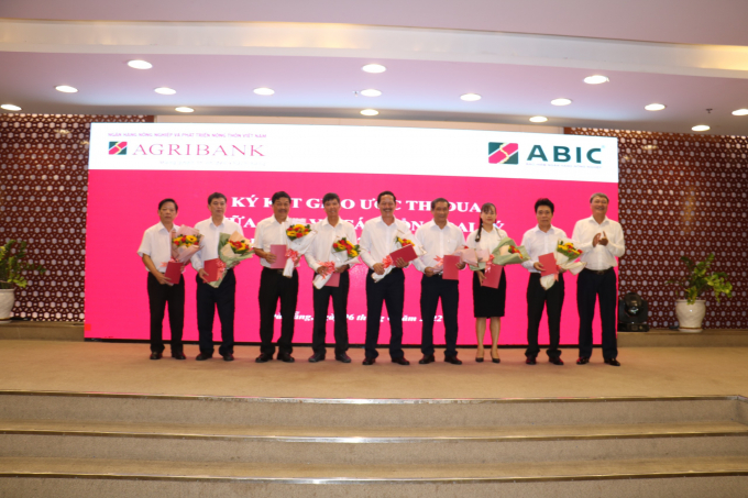 Ký kết giao ước thi đua năm 2022 giữa đại diện Bảo hiểm Agribank chi nhánh Đăk Lăk với các Tổng đại lý khu vực Tây Nguyên.