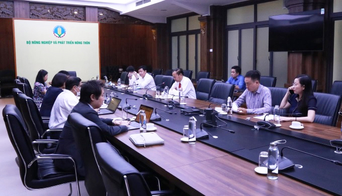 Deputy Minister Phung Duc Tien had a conversation with the World Bank delegation on June 6 at the Ministry of Agriculture and Rural Development (MARD). Photo: Hoang Giang.