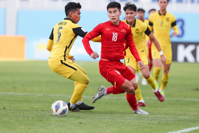 Nhâm Mạnh Dũng là người ghi bàn mở tỷ số cho U23 Việt Nam. Ảnh: Zing.