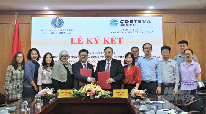 The Plant Protection Department signed a cooperation plan with Corteva Agriscience Vietnam Co., Ltd on June 10. Photo: Pham Hieu.