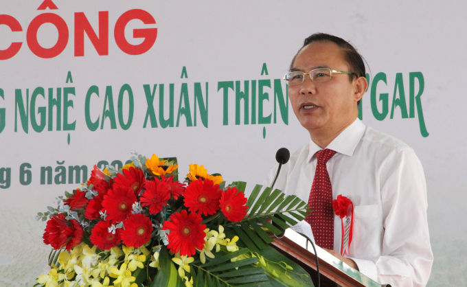 Thứ trưởng Bộ NN-PTNT Phùng Đức Tiến phát biểu tại lễ khởi công dự án nông nghiệp công ghệ cao. Ảnh: Quang Yên.