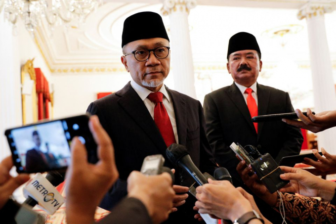 Tân Bộ trưởng Thương mại Indonesia Zulkifli Hasan trả lời báo chí sau lễ tuyên thệ nhậm chức hôm qua. Ảnh: RT