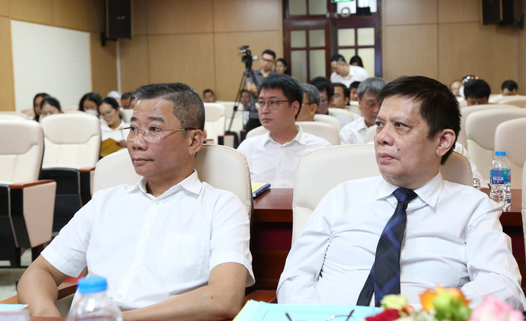 Ông Nguyễn Tiến Hải (bên trái hàng đầu) trúng cử thành viên Hội đồng quản trị; ông Dương Văn Thành (bên phải hàng đầu) được bầu vào Ban Kiểm soát Công ty Cổ phần Bảo hiểm Ngân hàng Nông nghiệp giai đoạn 2022 - 2027. Ảnh: Minh Phúc.