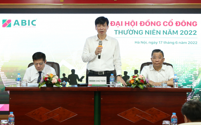 Ông Phạm Đức Tuấn (giữa) thay mặt Đoàn Chủ tịch phát biểu khai mạc Đại hội đồng cổ đông thường niên năm 2022. Ảnh: Minh Phúc.