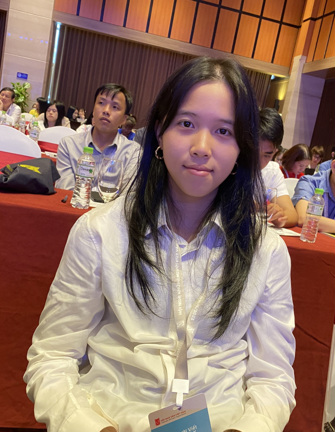 Đại biểu nhà văn trẻ 15 tuổi- Trần Phú Minh Anh.