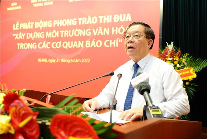 Đồng chí Nguyễn Trọng Nghĩa phát biểu chỉ đạo và chúc mừng các cơ quan báo chí nhân dịp kỷ niệm 97 năm Ngày Báo chí Cách mạng Việt Nam. Ảnh: TTXVN.