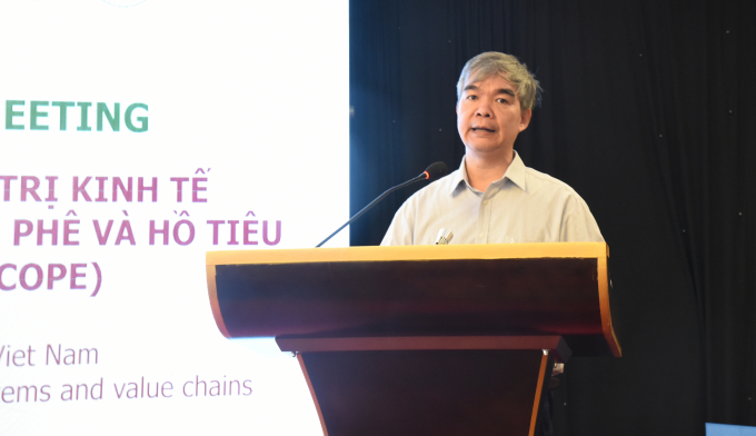 Ông Nguyễn Quang Tân, Điều phối viên Quốc gia của ICRAF cho biết, dự án sẽ thúc đẩy các thực hành nông nghiệp bền vững, trong đó có các phương thức cải tiến sức khỏe của đất trong trang trại cà phê và hồ tiêu. Ảnh: Quang Yên.