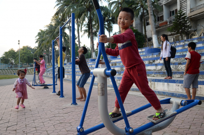 Trẻ em ở Lâm Thao vui với việc tập thể dục. Ảnh: Dương Đình Tường.
