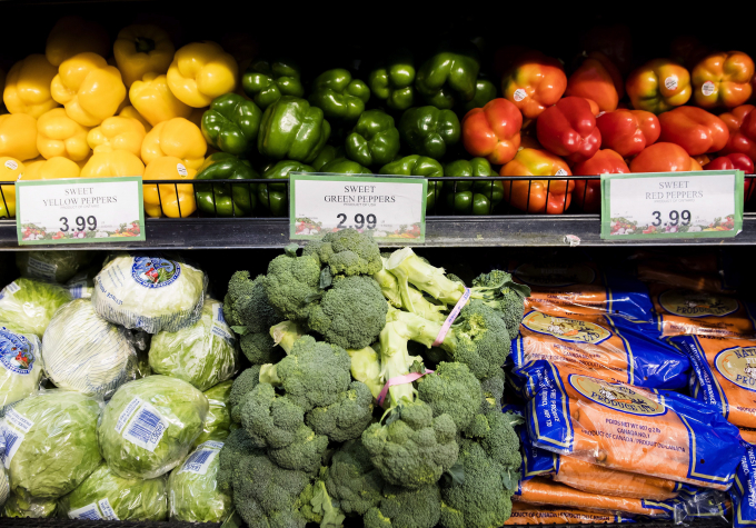 In the United States, people spend about 6.1 per cent and Europeans allocate 15 per cent of their budgets to food. Photo: The Canadian Press