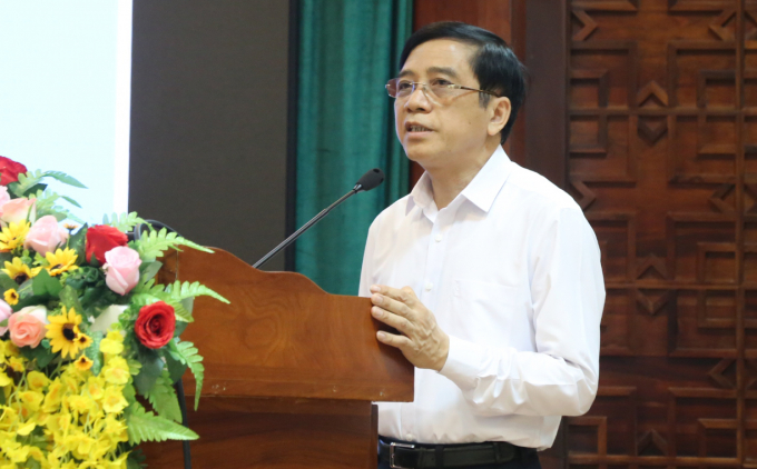 Mr. Le Van Duc, Deputy Director of the Department of Crop Production - Ministry of Agriculture and Rural Development reported the results of the coffee replanting project. Photo: Quang Yen.