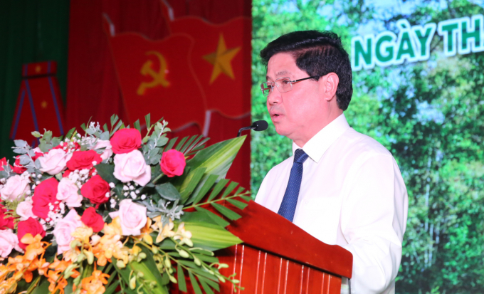 Thứ trưởng Bộ NN-PTNT Lê Quốc Doanh đánh giá cao những thành tích mà Vườn quốc gia Yók Đôn đạt được trong 30 năm qua. Ảnh: Quang Yên.