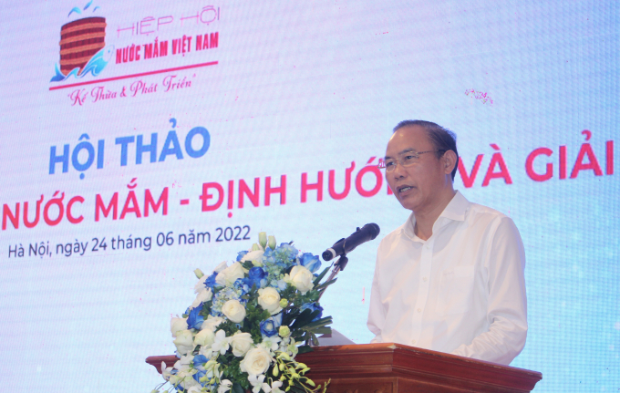 According to Deputy Minister of Agriculture and Rural Development Phung Duc Tien, fish sauce products must ensure traceability and meet regulations on food safety. Photo: Trung Quan.