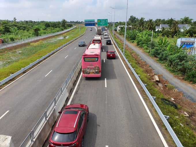 86,000 billion VND from the state budget was allocated by the National Assembly to focus on breakthrough development of the expressway system in the Mekong Delta region. Photo: Kim Anh.