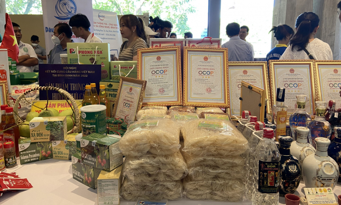 OCOP products and Binh Dinh specialties on display at the workshop.