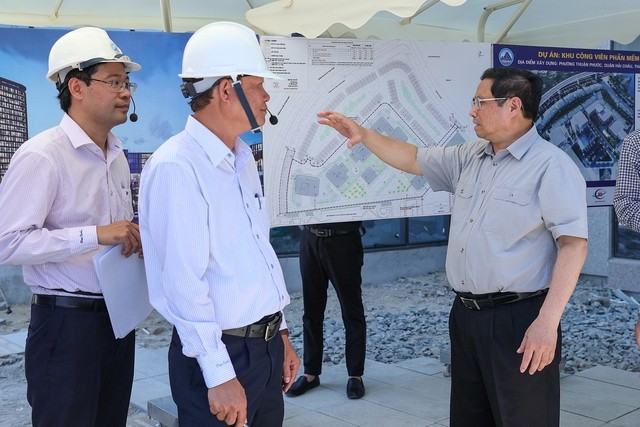 Thủ tướng tới thăm, khảo sát khu công viên phần mềm số 2 tại phường Thuận Phước, quận Hải Châu. Ảnh: VGP.