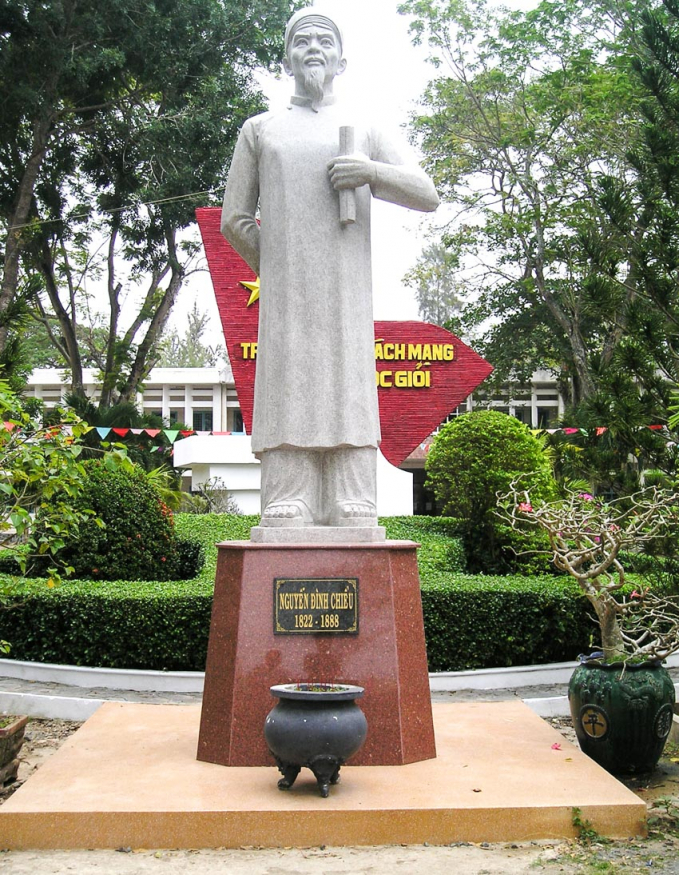 Tượng đài Nguyễn Đình Chiểu ở Ba Tri, Bến Tre.