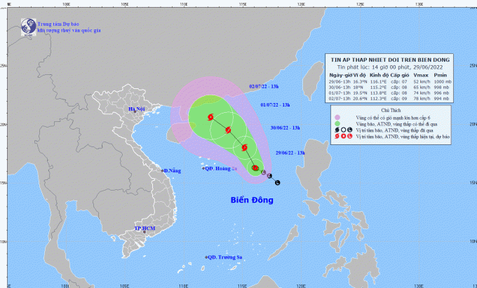 Áp thấp nhiệt đới trên Biển Đông có khả năng mạnh lên thành bão trong 24 giờ tới.