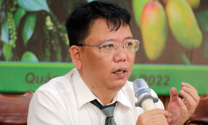 TS. Ngô Xuân Nam, Phó Giám đốc Văn phòng SPS Việt Nam trả lời phần thảo luận tại diễn đàn. 