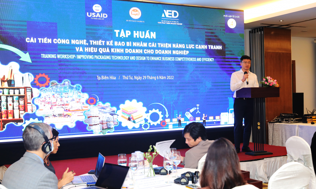 Ông Nguyễn Đức Trung, Phó cục trưởng Cục Phát triển doanh nghiệp, Bộ Kế hoạch và Đầu tư chia sẻ tại hội nghị.