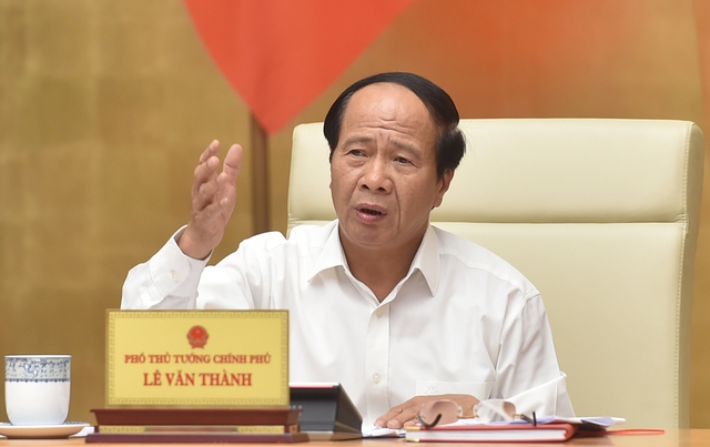 Phó Thủ tướng Lê Văn Thành yêu cầu tuyệt đối không được chủ quan, dự báo chính xác và phải theo dõi chặt chẽ diễn biến của bão số 1. Ảnh: VGP/Đức Tuân.
